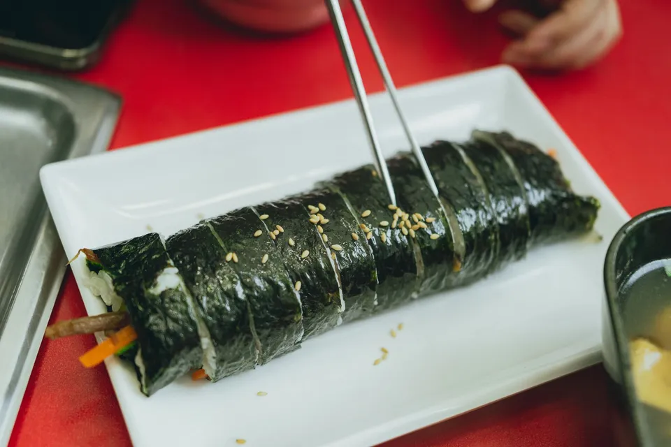 A sliced seaweed rice roll on a plate in Seoul. Similar to convenience-store kimbap, and not a triangle pack from a specific shop.